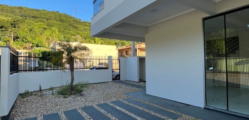 Sobrado com 3 Dormitórios Novo e Pronto para Morar na Praia de Bombas
