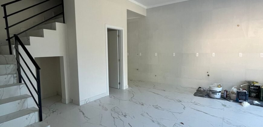 Sobrado com 3 Dormitórios Novo e Pronto para Morar na Praia de Bombas