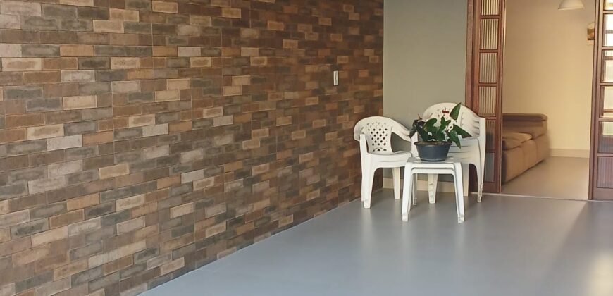 Excelente Casa na Praia de Bombas com 4 Dormitórios Por R$ 1.500.000