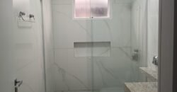 Excelente Casa na Praia de Bombas com 4 Dormitórios Por R$ 1.500.000