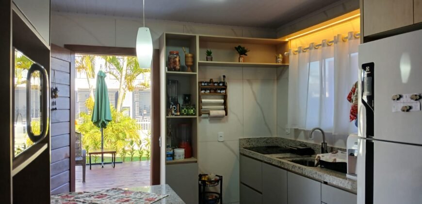 Excelente Casa na Praia de Bombas com 4 Dormitórios Por R$ 1.500.000