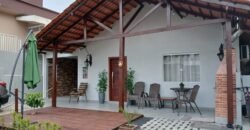 Excelente Casa na Praia de Bombas com 4 Dormitórios Por R$ 1.500.000