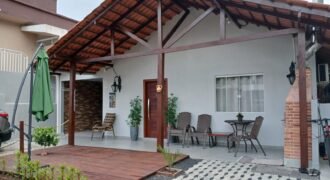 Excelente Casa na Praia de Bombas com 4 Dormitórios Por R$ 1.500.000