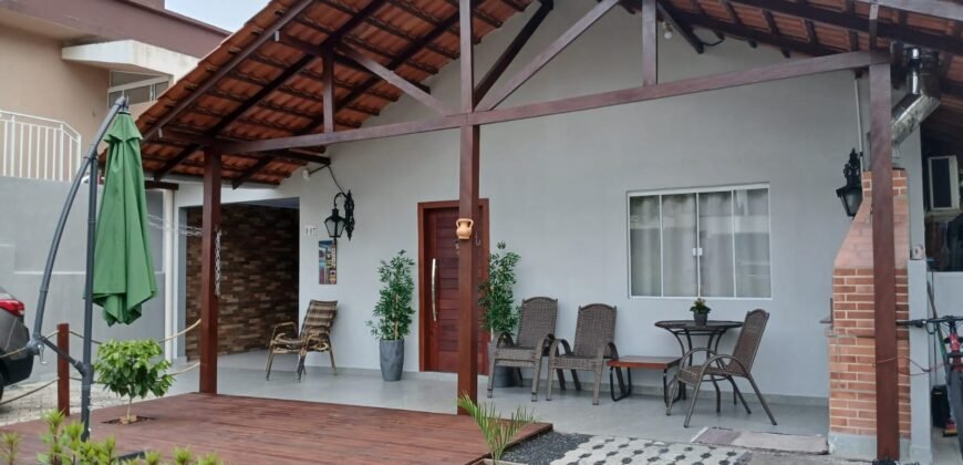 Excelente Casa na Praia de Bombas com 4 Dormitórios Por R$ 1.500.000