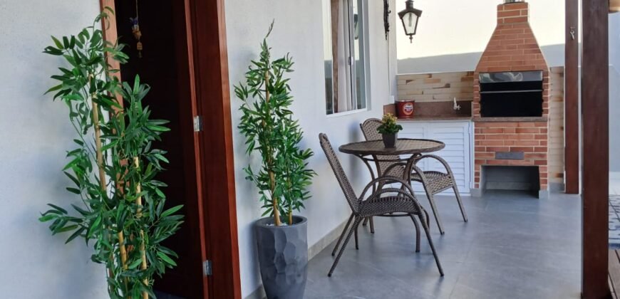 Excelente Casa na Praia de Bombas com 4 Dormitórios Por R$ 1.500.000