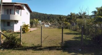 Terreno à Venda na Praia de Bombas por R$ 480.000