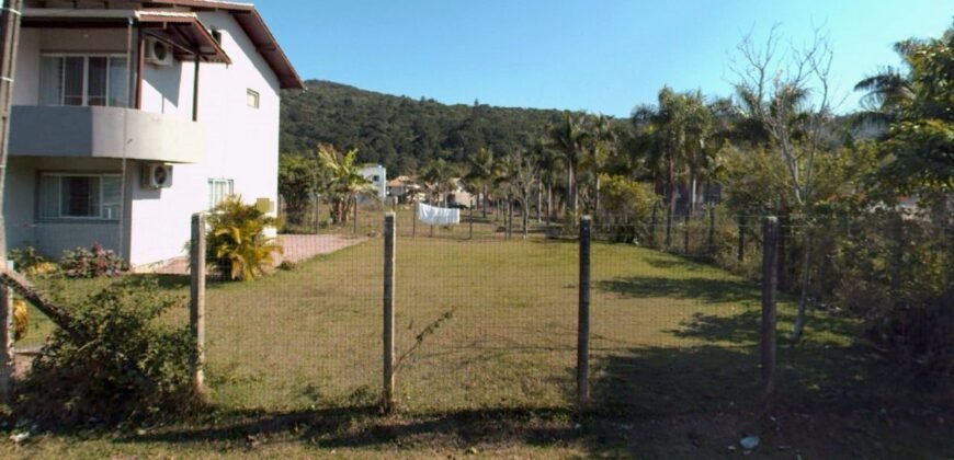 Terreno à Venda na Praia de Bombas por R$ 480.000