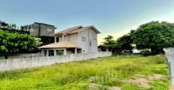 Terreno de Esquina a apenas 150 metros da Praia de Zimbros Por R$ 1.200.000– Localização Privilegiada!
