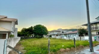Terreno de Esquina a apenas 150 metros da Praia de Zimbros Por R$ 1.200.000– Localização Privilegiada!