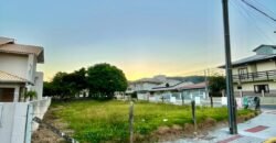 Terreno de Esquina a apenas 150 metros da Praia de Zimbros Por R$ 1.200.000– Localização Privilegiada!
