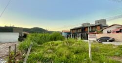 Terreno de esquina a apenas 400 metros da Praia de Zimbros Por R$ 750.000 – Excelente Oportunidade!