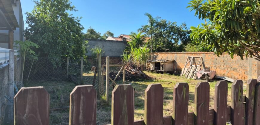 Terreno á venda na praia de Bombas Por R$ 525.000